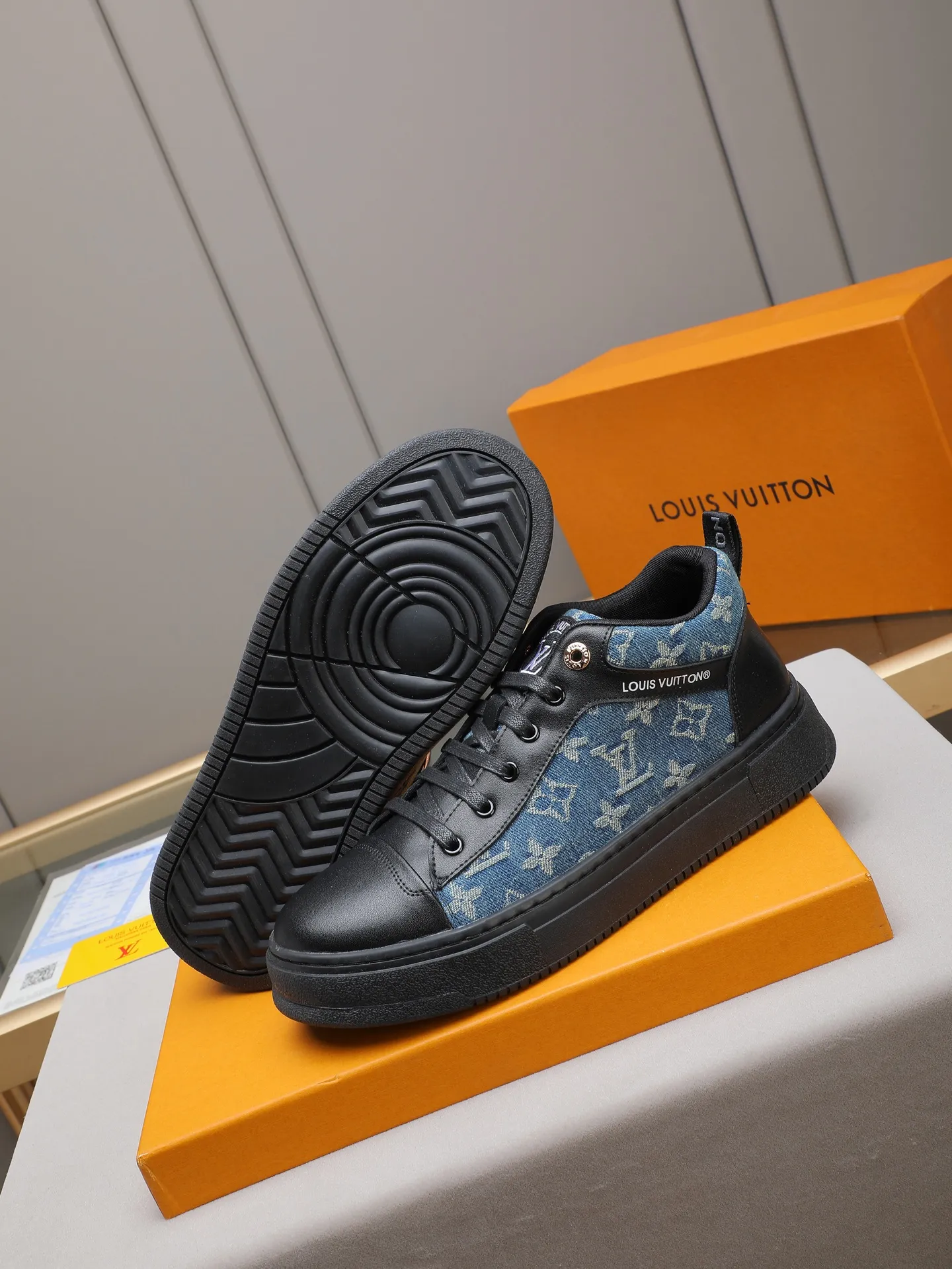 PP420 High Top Men's [LV] High top classic hot style in autumn and winter💝 👣👣Perfect last shape, beautiful design style 💋 💋This winter is no longer cold😢😢Cow leather + LV special material + non-slip and wear-resistant rubber outsole🎩A must-have for trendy men❗Number: 38-44 (45 custom-made) The real thing looks better🎬The real thing looks better👅, two colors to choose from